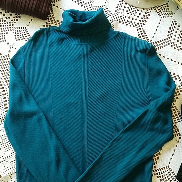 Sweater - Picture 2 of 4